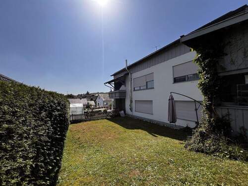 Garten zur Wohnung im OG - 