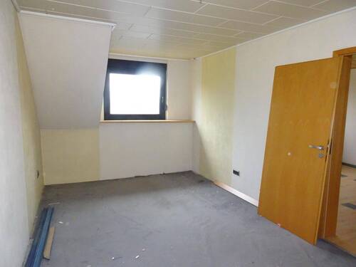 Ankleide vom Schlafzimmer aus - 