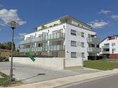 Südostansicht - Neubau: 3-Zimmer-OG-Whg. mit Aufzug, EBK u. Tiefgarage in sonniger u. ruhiger Lage von Berching