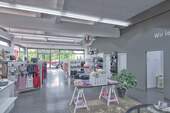 Üppige Verkaufsfläche - Gewerbeobjekt (Büro, Produktion, Verkauf) in Planegg