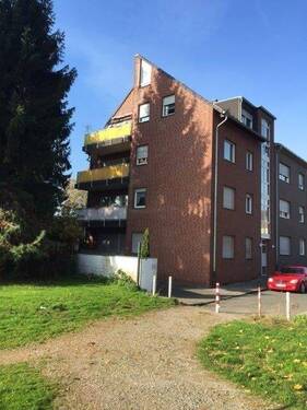 Hausseite - 4 Zimmer Etagenwohnung zum Kaufen in Mönchengladbach