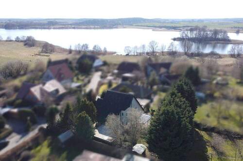 Lage unweit vom See - Platz für alle Träume: Großzügiges Haus mit Sauna, Seeblick, Garten, Hobbyräumen - ruhig & stadtnah