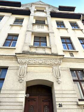 Details an der Fassade - 1 Zimmer Mehrfamilienhaus, Wohnhaus zum Kaufen in Reichenbach/Vogtland