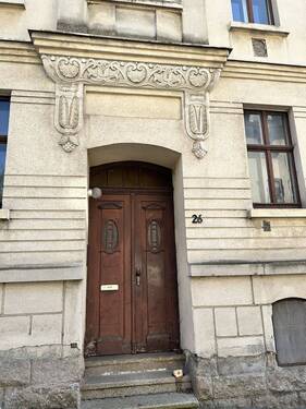 Details an der Fassade - Mehrfamilienhaus, Wohnhaus mit 340,00 m&sup2; in Reichenbach/Vogtland zum Kaufen