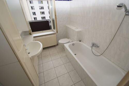 Bad Referenz - Etagenwohnung mit 76,90 m&sup2; in Leipzig zum Kaufen