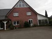 Bild 2.jpg - Hofstelle mit 3-Familienhaus und Hallen