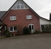 Hofstelle mit 3-Familienhaus und Hallen - Hüllhorst Holsen
