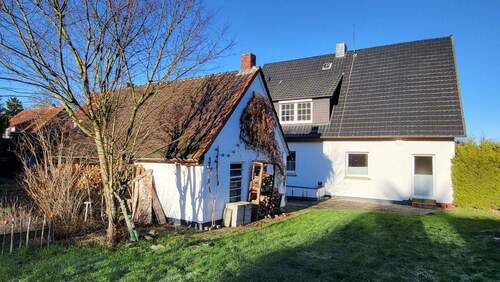 Hausansicht Garten - Einfamilienhaus mit Charakter und großem Grundstück