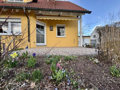 Schöne uneinsehbare Sonnenterrasse - 4 Zimmer Doppelhaushälfte in Schwandorf