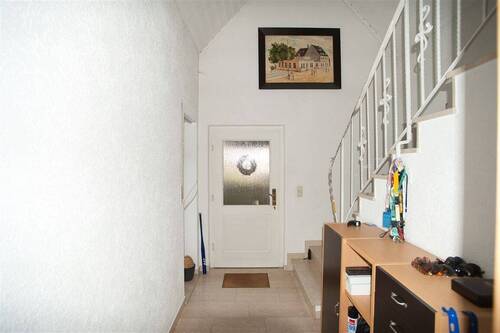 Flur - Einfamilienhaus mit 130,00 m&sup2; in Dinkelscherben zum Kaufen