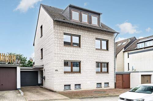 Hausansicht - Mehrgenerationenhaus in Aachen-Brand - mit drei Wohneinheiten, Garten und Doppelgarage - bezugsfrei!
