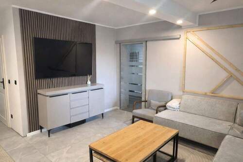 Wohnzimmer m. Durchgangstür - 