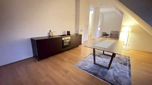 Wohnzimmer (Essbereich mit EBK) 2. Ansicht - 4 Zimmer Etagenwohnung zum Kaufen in Berlin