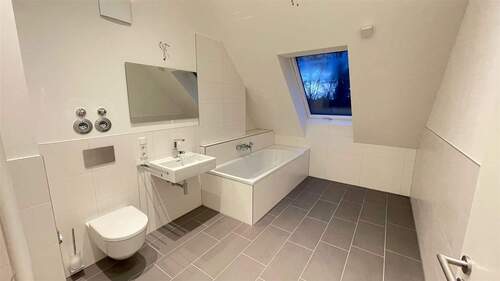 Schlafzimmer mit En-Suite Duschbad - Etagenwohnung mit 120,00 m&sup2; in Berlin zum Kaufen