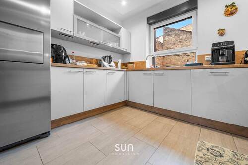 MODERNE EINBAUKÜCHE - 