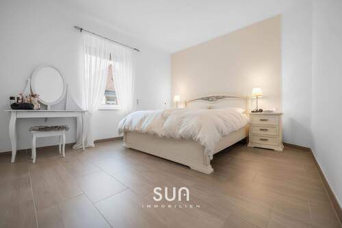 SCHLAFZIMMER (visualisiert) - TRAUMHAUS - Charmant, neuwertig, großzügig und ruhig. WOW!