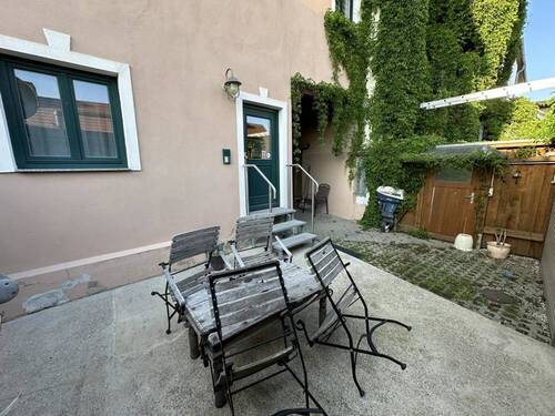 Innenhof mit Hofdurchfahrt & Terrasse - 