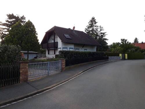 Straßenansicht - 4 Zimmer Einfamilienhaus zum Kaufen in Nürnberg