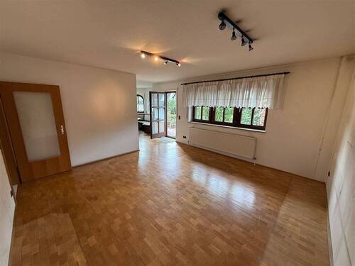 Wohn-/ Esszimmer - 