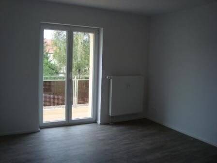 Beispiel Wohnzimmer mit Balkon - 3 Zimmer Etagenwohnung in Brandis