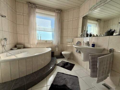 Badezimmer EG rechts - 