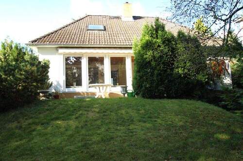 Südseite Haus und Garten - Einfamilienhaus mit Garage im ruhigen Berlin Mariendorf zum Kauf