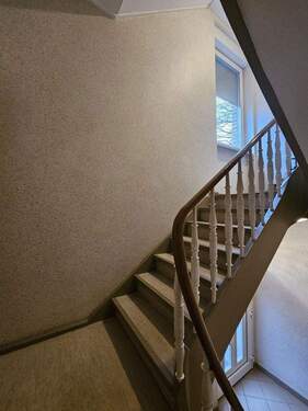 Heller, gepflegter Treppenraum - 