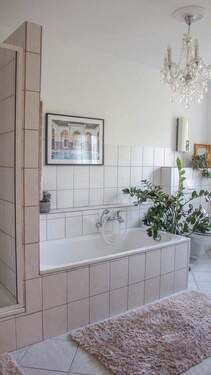 Dusche und Badewanne 3. OG - 