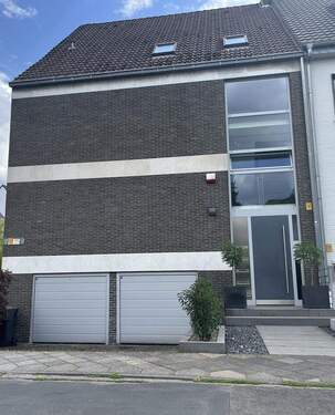 linke Garage + Stellplatz - 2 Zimmer Etagenwohnung zum Kaufen in Düsseldorf