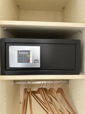 Safe im Schlafzimmer II & III - 