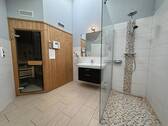 Badezimmer II mit Sauna im Dachgeschoss - 