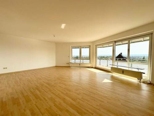 Teil des sehr großen Wohnzimmers - 4 Zimmer Etagenwohnung zum Kaufen in Dresden