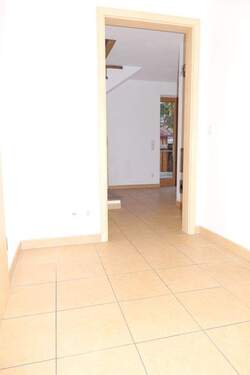 02-Eingang-Flur - 6 Zimmer Etagenwohnung zum Kaufen in Lenggries