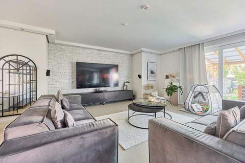 Wohnzimmer EG - Repräsentatives Reihenendhaus mit zwei Wohneinheiten 314 m² Garten Neubauqualität