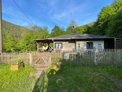 Ansicht vom Parkplatz - 2 Zimmer Bungalow zum Kaufen in Elmstein-Helmbach