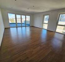 NEUBAU - Tolle 3 Zimmer Wohnung mit EBK und zwei Terrassen im Nürnberger Zentrum -