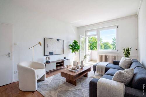 Zimmer mit Blick zum Balkon - 3-Zimmer-Wohnung mit Balkon im Herzen von Kreuzberg