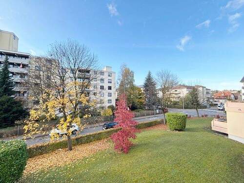 Aussicht Küche.jpg - FREIE 2.0 Zimmer Wohnung im 1.OG mit Balkon und Tiefgaragenplatz in Konstanz