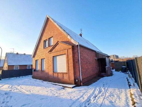 Vorderansicht von rechts - Provisionsfrei: Wohnhaus mit Anbau & vielseitigen Nutzungsmöglichkeiten in Papenburg