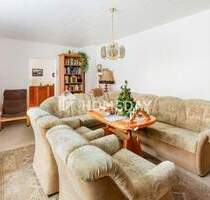 Gepflegtes Wohnhaus mit Nebengebäude, Innenhof, Balkon & Garage in zentraler Lage von Zörbig