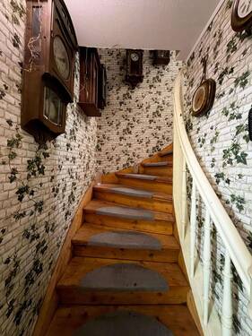 Treppenaufgang EG zum 1.OG - Mehrfamilienhaus, Wohnhaus mit 250,00 m&sup2; in Osterode_am_Harz_Kreis zum Kaufen