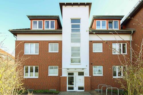 Hausansicht - Bezugsfreie 3-Zimmer-Wohnung mit Balkon und Stellplatz in Lüneburg-Oedeme