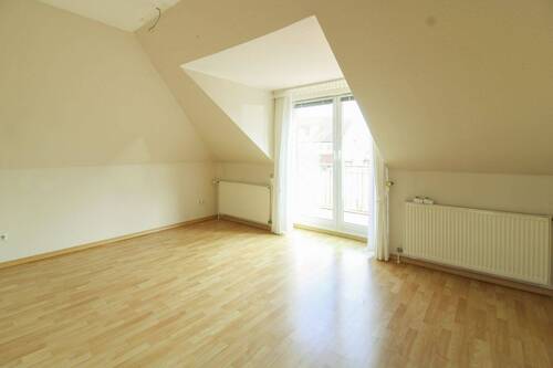 Wohnzimmer - 3 Zimmer Etagenwohnung zum Kaufen in Lüneburg