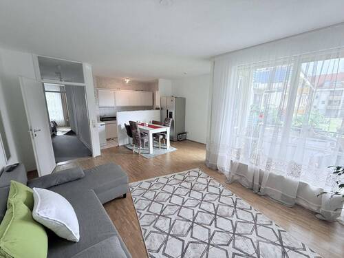 Wohnzimmer / Küche 01 - 3 Zimmer Etagenwohnung zum Kaufen in Köln
