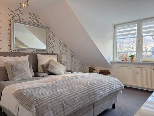 Schlafzimmer - *** bezugsfrei *** großflächige 3-Zimmer-Wohnung mit Außenstellplatz in Berg-am-Laim ***