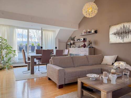 Wohnzimmer - 3 Zimmer Etagenwohnung in München