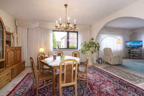 Wohnzimmer hell und geräumig - 5 Zimmer Einfamilienhaus in Riegelsberg