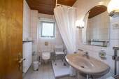 Badezimmer mit Dusche - 