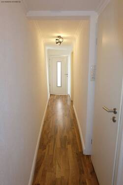 Eingangsbereich / Flur - 3 Zimmer Mehrfamilienhaus, Wohnhaus zum Kaufen in Kenn