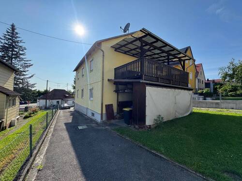 Osten - Großzügiges Wohnhaus mit 2 Garagen, Carport und Werkstatt, ideal für Handwerker